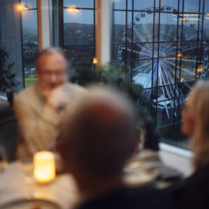 Gäster avnjuter middag på Heaven 23