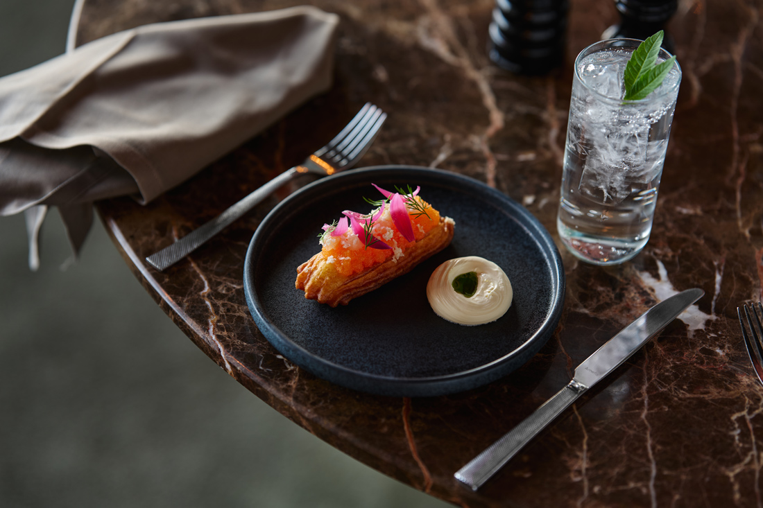 Bild på signaturrätter Éclair som du hittar på jubileumsmenyn på Heaven 23.